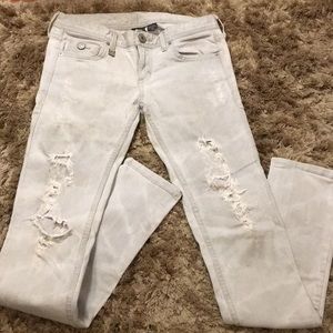 Distressed skinny jeans